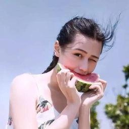 女孩子说吃瓜,女孩们的甜蜜食趣